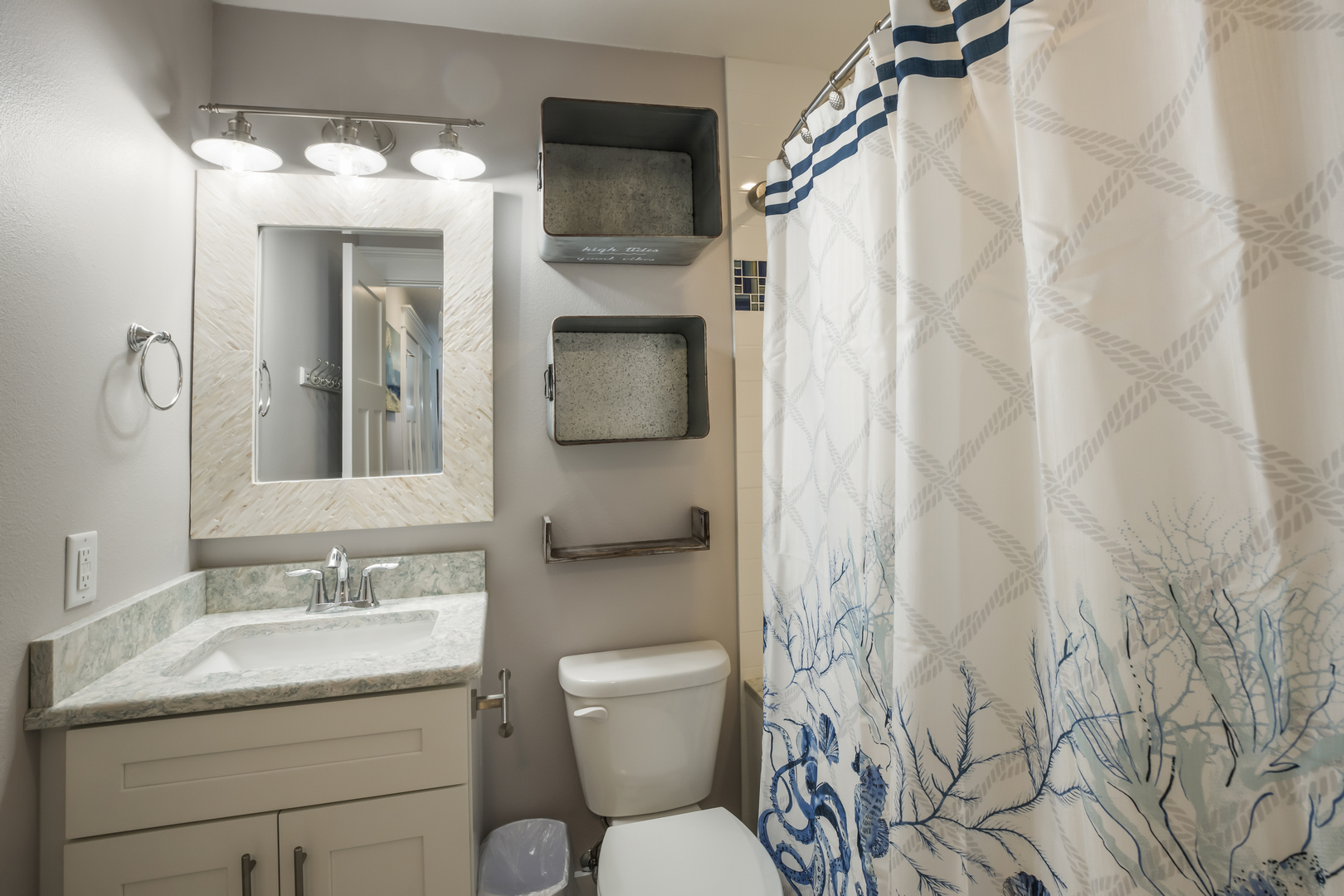 Holmes Beach Vacation Duplex Two Bedroom Walk to Beach