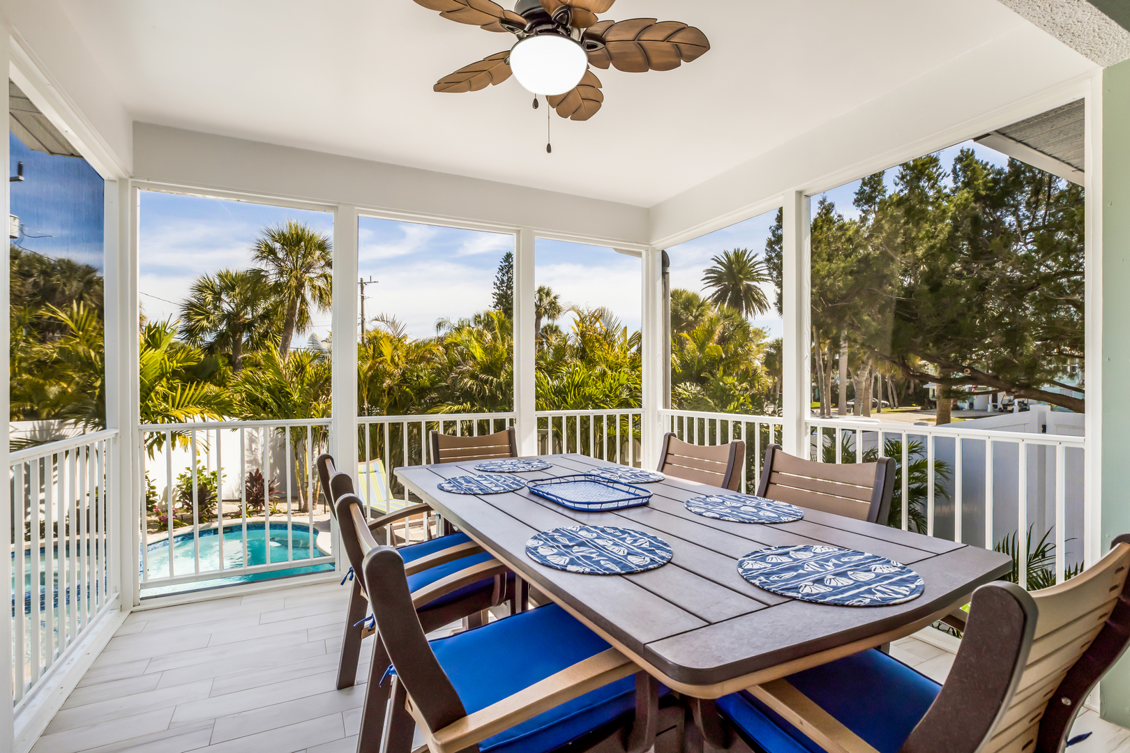 Holmes Beach Vacation Duplex Two Bedroom Walk to Beach