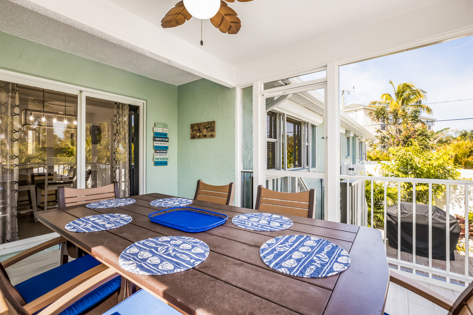 Holmes Beach Vacation Duplex Two Bedroom Walk to Beach