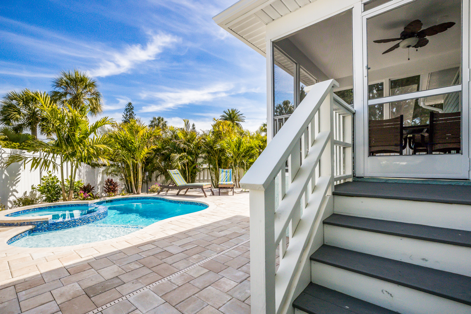 Holmes Beach Vacation Duplex Two Bedroom Walk to Beach