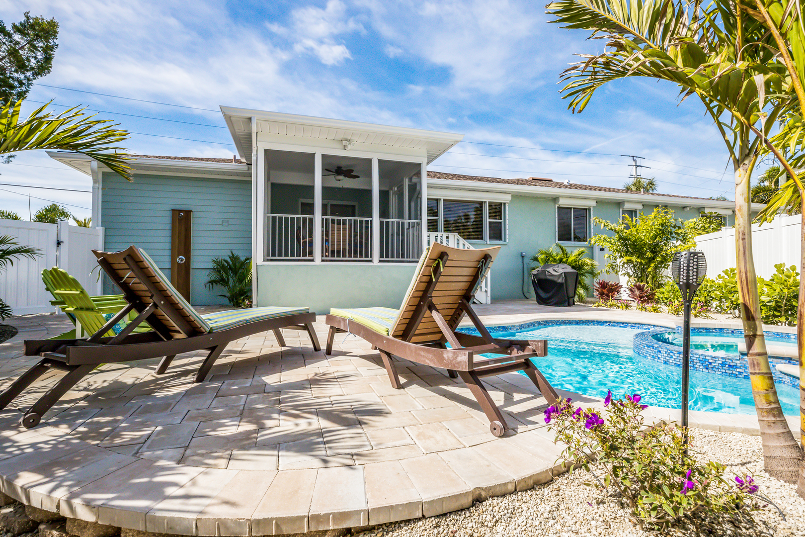 Holmes Beach Vacation Duplex Two Bedroom Walk to Beach
