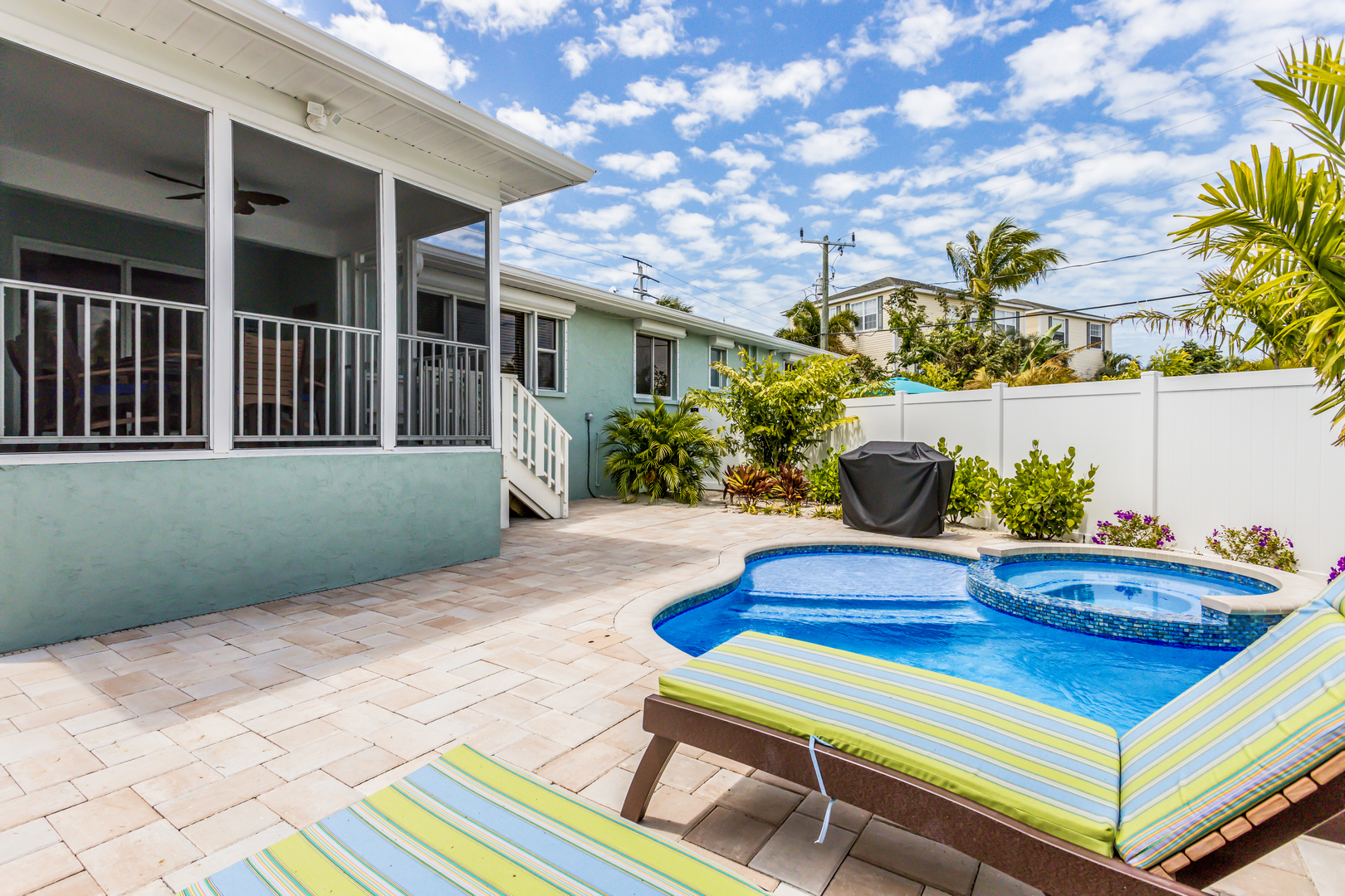 Holmes Beach Vacation Duplex Two Bedroom Walk to Beach
