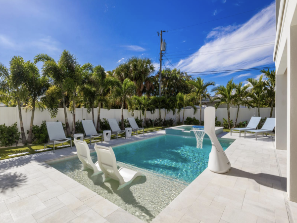Anna Maria Island Vacation Rental - Holmes Beach Luxury Home