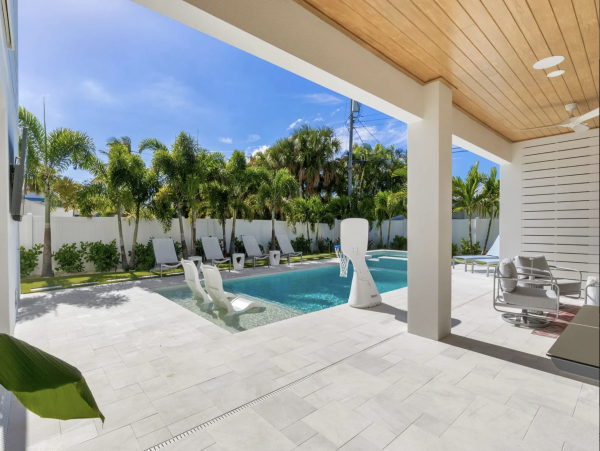 Anna Maria Island Vacation Rental - Holmes Beach Luxury Home