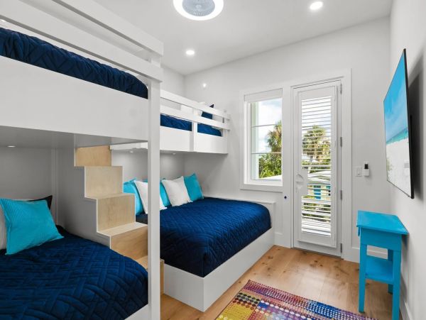 Anna Maria Island Vacation Rental - Holmes Beach Luxury Home