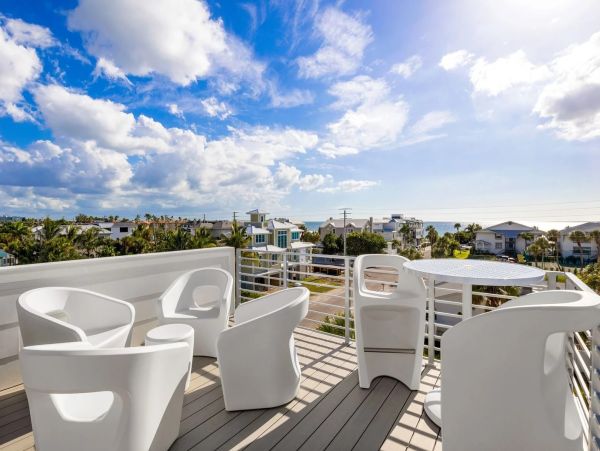 Anna Maria Island Vacation Rental - Holmes Beach Luxury Home