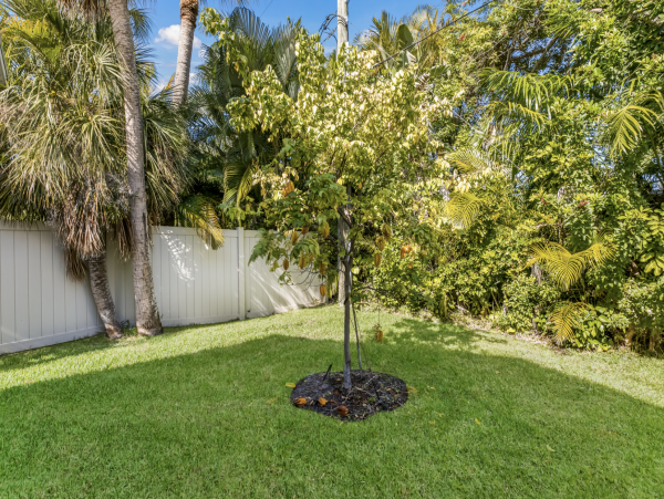 Spacious Home 1.5 Blocks to the Beach