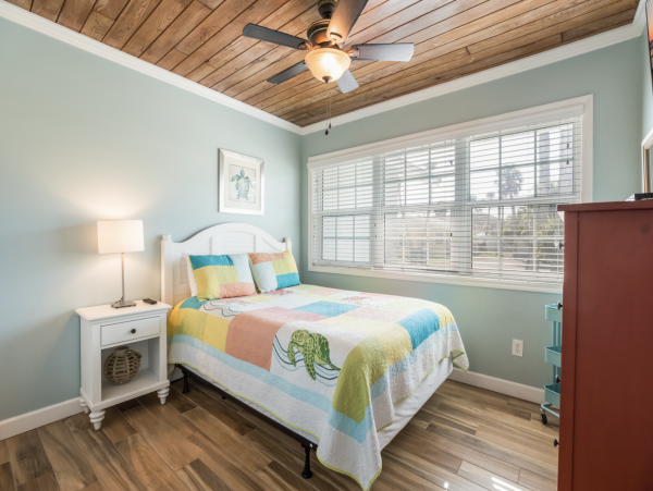 Spacious Home 1.5 Blocks to the Beach
