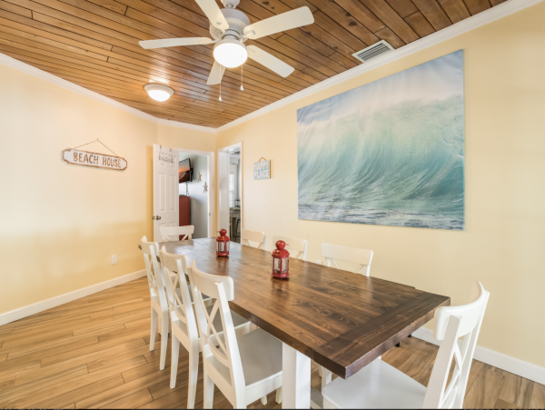 Spacious Home 1.5 Blocks to the Beach