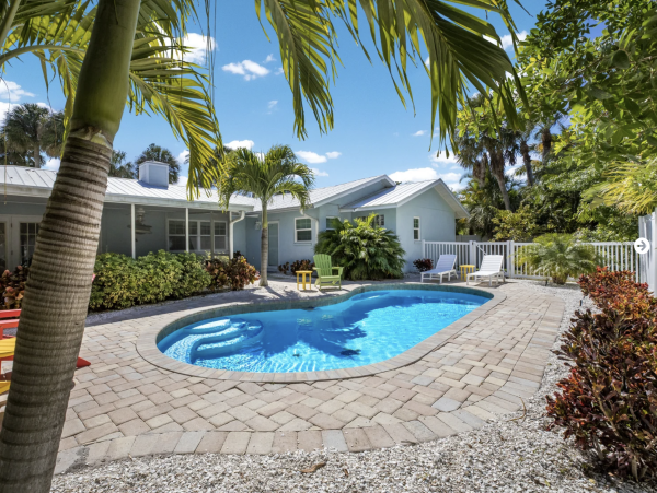 Spacious Home 1.5 Blocks to the Beach