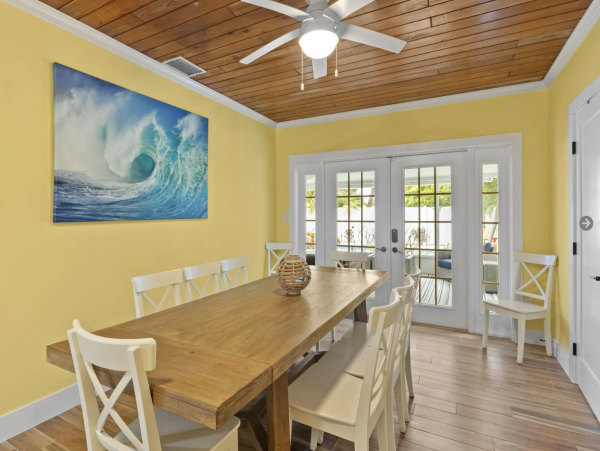 Spacious Home 1.5 Blocks to the Beach