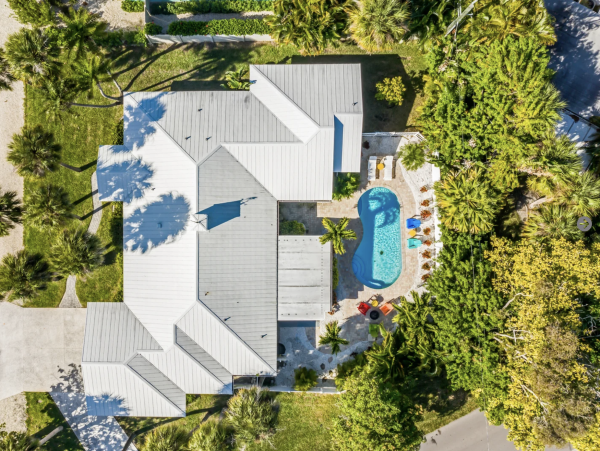 Spacious Home 1.5 Blocks to the Beach