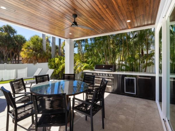 Anna Maria Luxury 4 Bedrooms, 5 Minute Walk to Beach