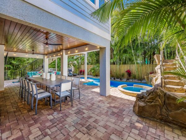 Six Bedroom Luxury Holmes Beach Villa