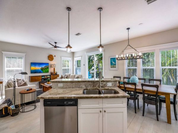 Six Bedroom Luxury Holmes Beach Villa