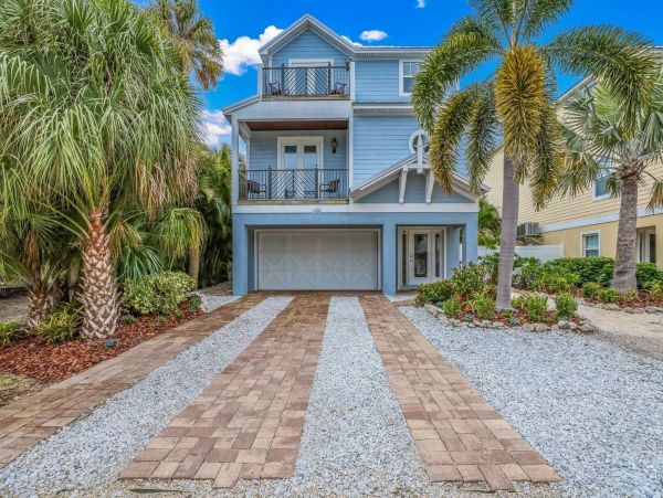 Six Bedroom Luxury Holmes Beach Villa
