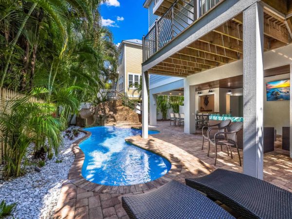 Six Bedroom Luxury Holmes Beach Villa