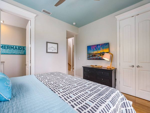 Six Bedroom Luxury Holmes Beach Villa