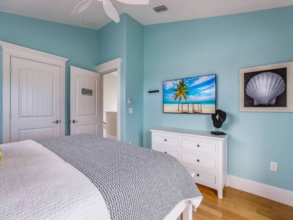 Six Bedroom Luxury Holmes Beach Villa