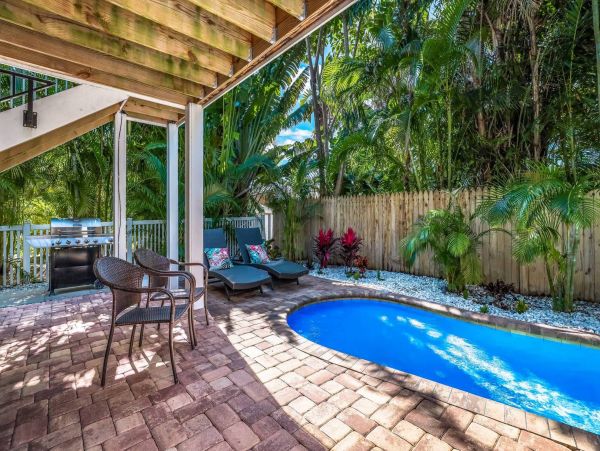 Six Bedroom Luxury Holmes Beach Villa