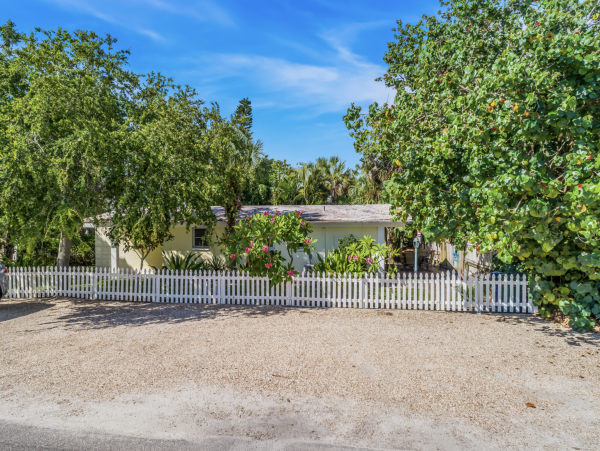 Walk to Beach Anna Maria Vacation Duplex