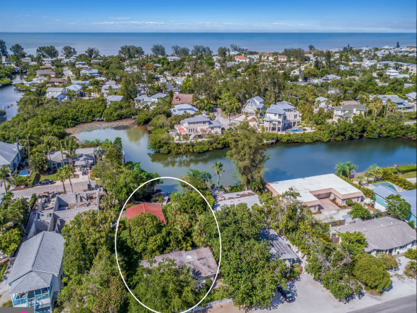 Walk to Beach Anna Maria Vacation Duplex