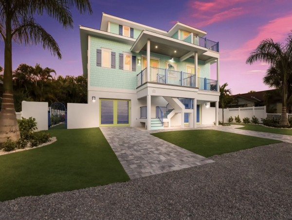 Anna Maria Four Bedroom Home with Pool & Spa 1.5 Blocks to Beach