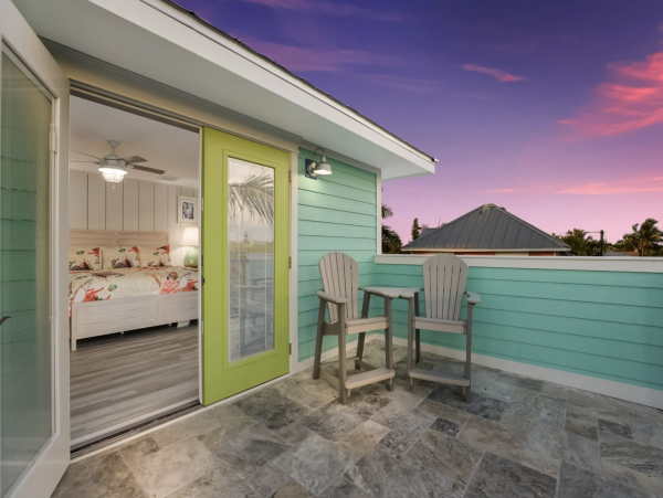 Anna Maria Four Bedroom Home with Pool & Spa 1.5 Blocks to Beach