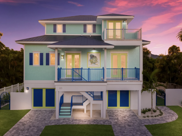 Anna Maria Four Bedroom Home with Pool & Spa 1.5 Blocks to Beach