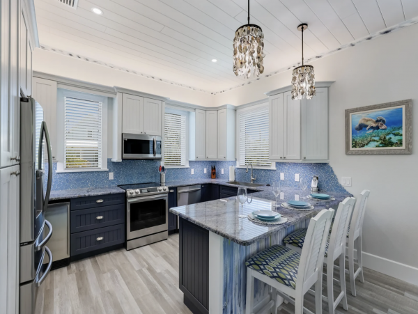 Anna Maria Four Bedroom Home with Pool & Spa 1.5 Blocks to Beach