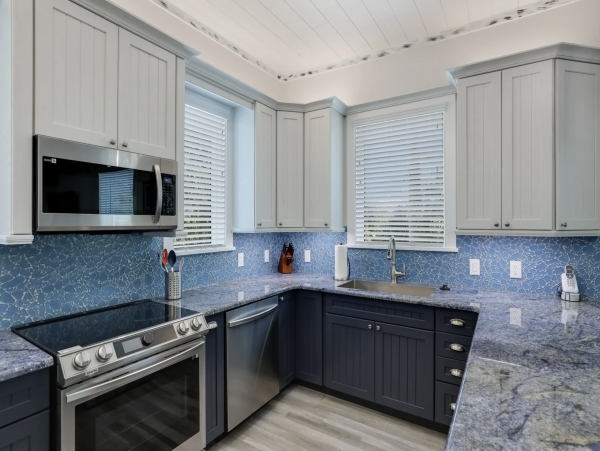 Anna Maria Four Bedroom Home with Pool & Spa 1.5 Blocks to Beach