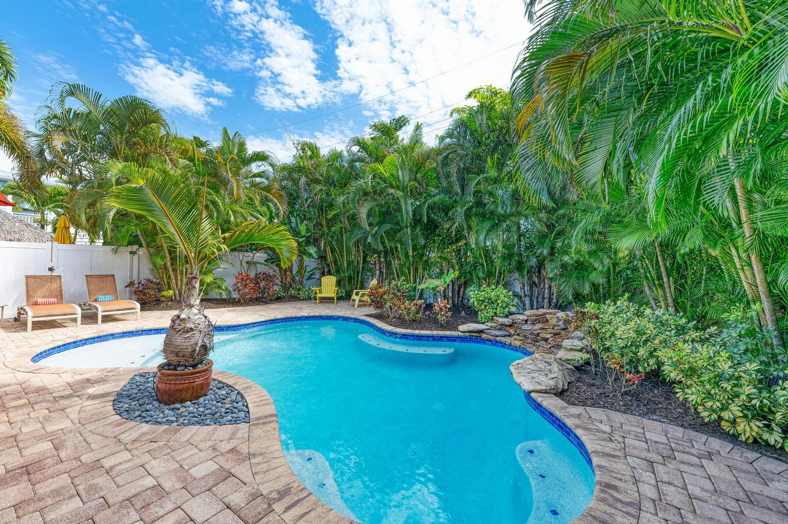 Three Bedroom Adorable Vacation Home In Holmes Beach