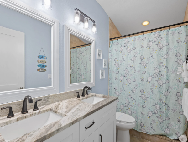 Three Bedroom Adorable Vacation Home In Anna Maria Island Private Pool