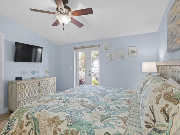 Three Bedroom Adorable Vacation Home In Anna Maria Island Private Pool