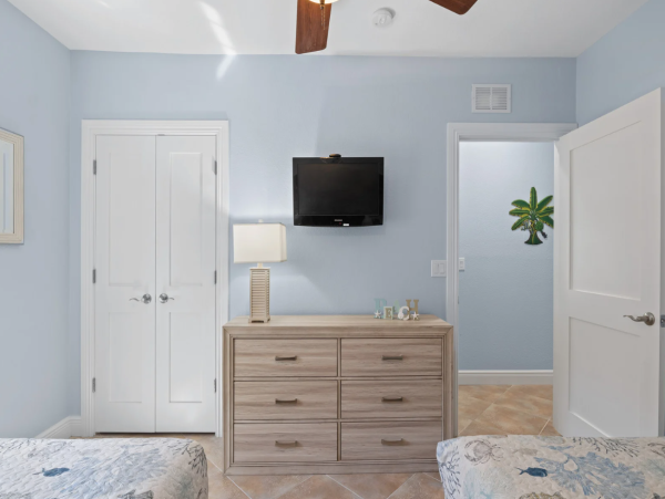 Three Bedroom Adorable Vacation Home In Anna Maria Island Private Pool