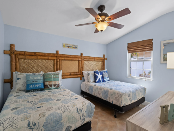 Three Bedroom Adorable Vacation Home In Anna Maria Island Private Pool