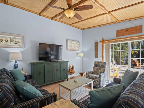 Three Bedroom Adorable Vacation Home In Anna Maria Island Private Pool
