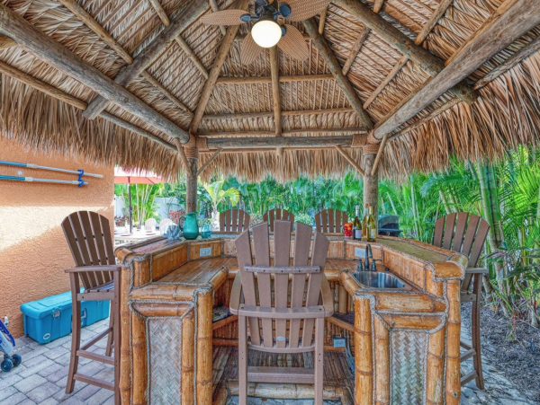 Three Bedroom Adorable Vacation Home In Anna Maria Island Private Pool