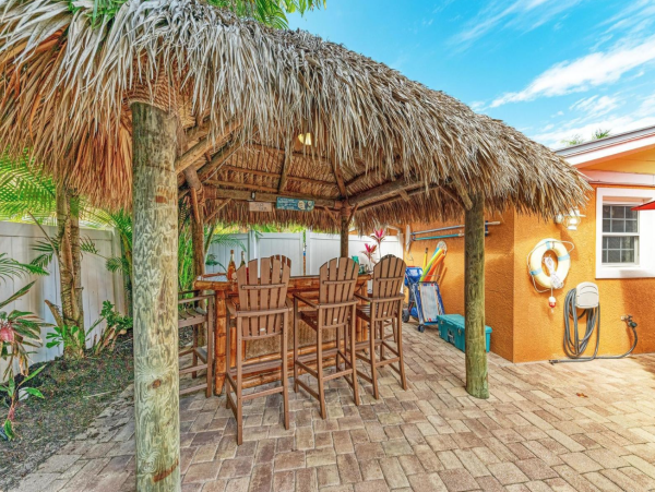 Three Bedroom Adorable Vacation Home In Anna Maria Island Private Pool