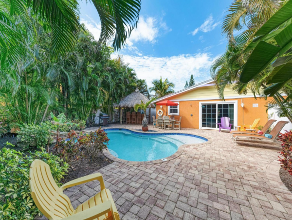 Three Bedroom Adorable Vacation Home In Anna Maria Island Private Pool