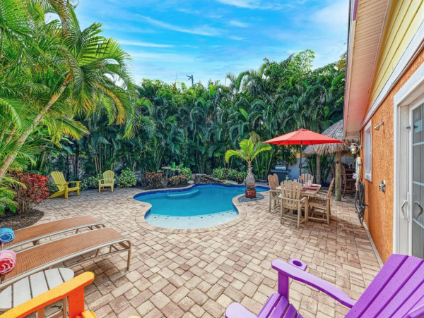 Three Bedroom Adorable Vacation Home In Anna Maria Island Private Pool