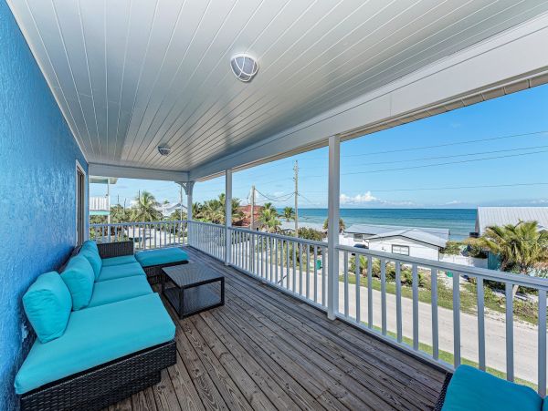 Bay View Villa Across the Steet From The Sand