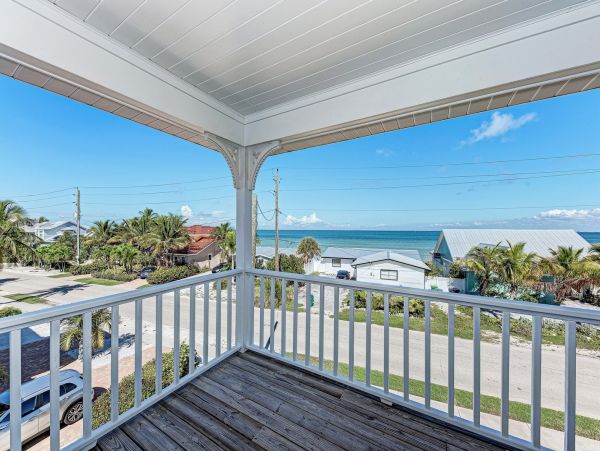 Bay View Villa Across the Steet From The Sand
