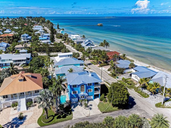 Bay View Villa Across the Steet From The Sand