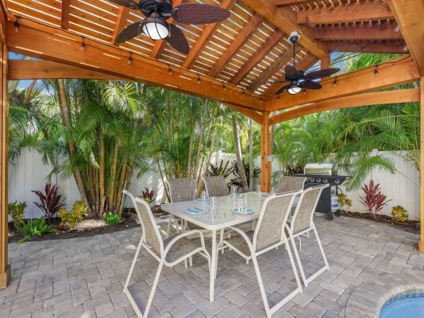 Beautiful 4 Bedroom Home with Pool & Short Walk to Beach