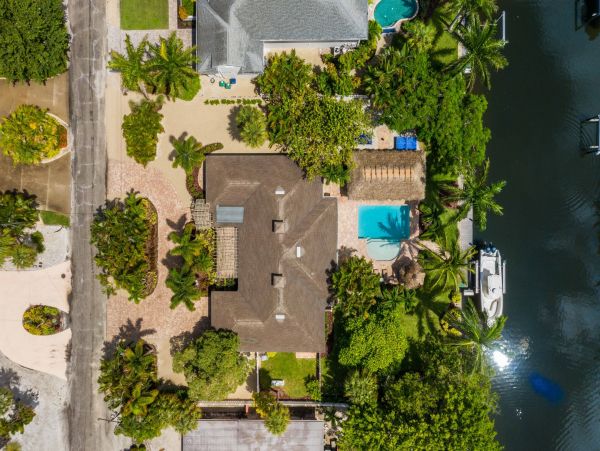 Waterside Vacation Home One Block to The Beach
