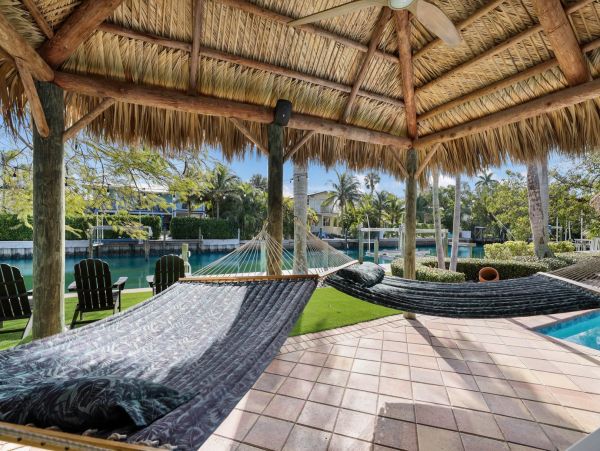 Waterside Vacation Home One Block to The Beach