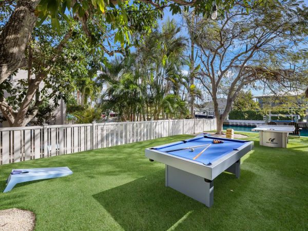 Waterside Vacation Home One Block to The Beach