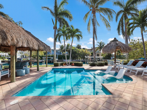 Waterside Vacation Home One Block to The Beach