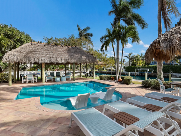 Waterside Vacation Home One Block to The Beach